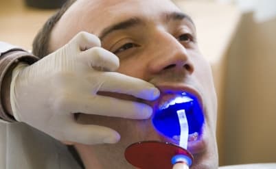 השיניים התותבות לא "ישבו טוב" - רופא השיניים יפצה
