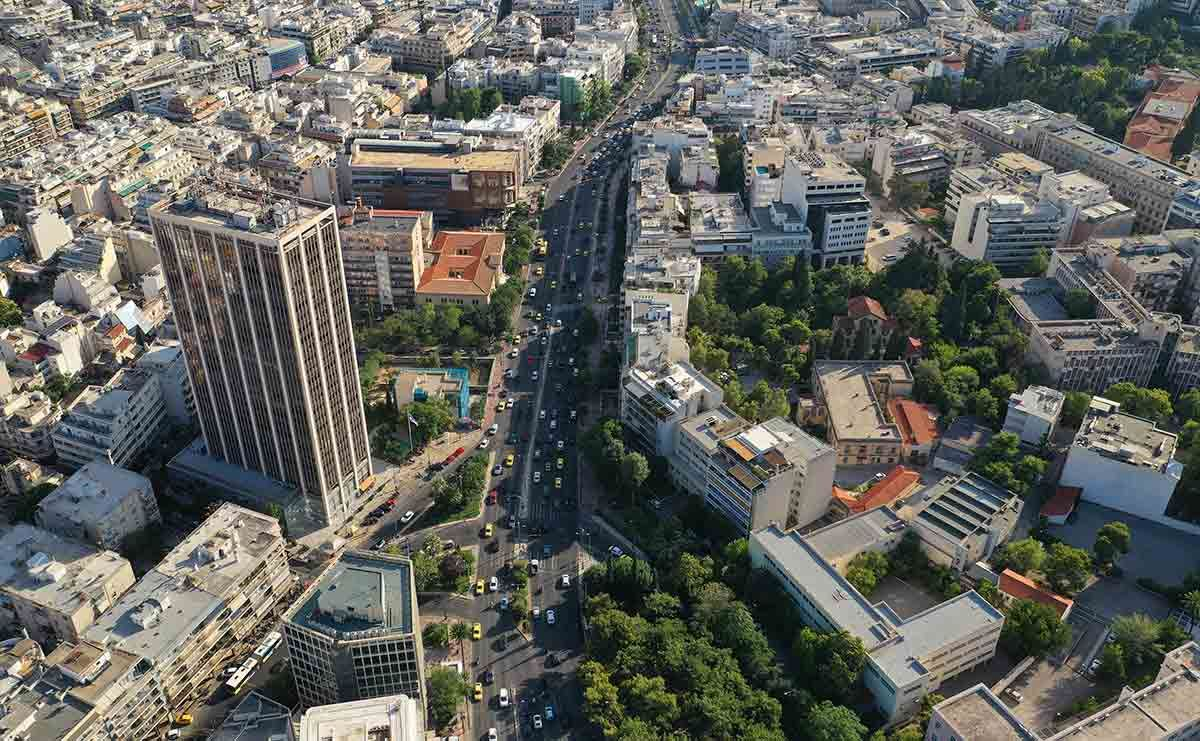 עורך הדין הישראלי שמלמד את היוונים איך לבצע פינוי בינוי באתונה