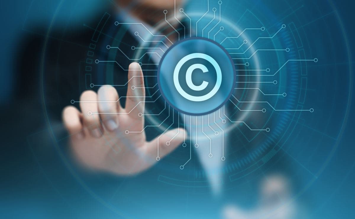 חוק זכויות יוצרים: עקרונות מרכזיים ויישום בפועל