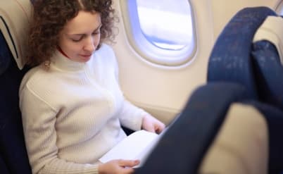 נשים המקבלות מזונות מביטוח לאומי יוכלו לטוס לחו"ל ארבע פעמים בשנה/סקירה