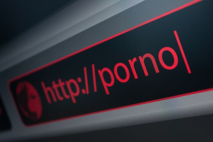 חוק הפורנו - למה נדרשת צנזורה לגלישה ברשת?