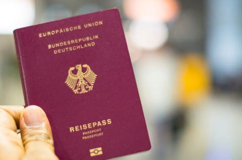 עו"ד יובל חן: "דרכון גרמני גם למי שאבותיהם לא היו אזרחי גרמניה!"